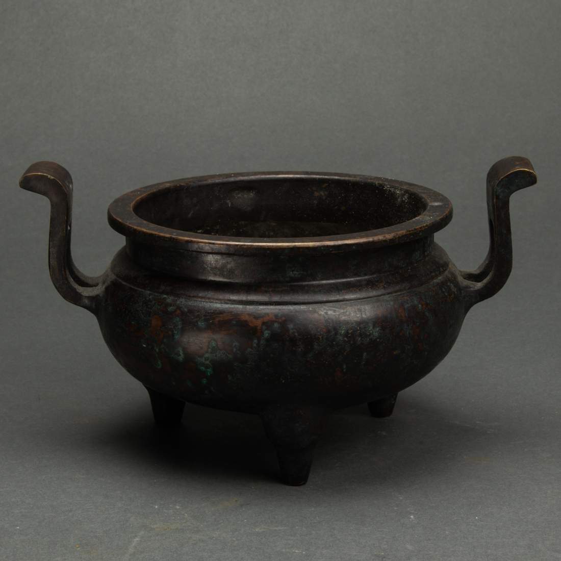 CHINESE BRONZE TRIPOD CENSER