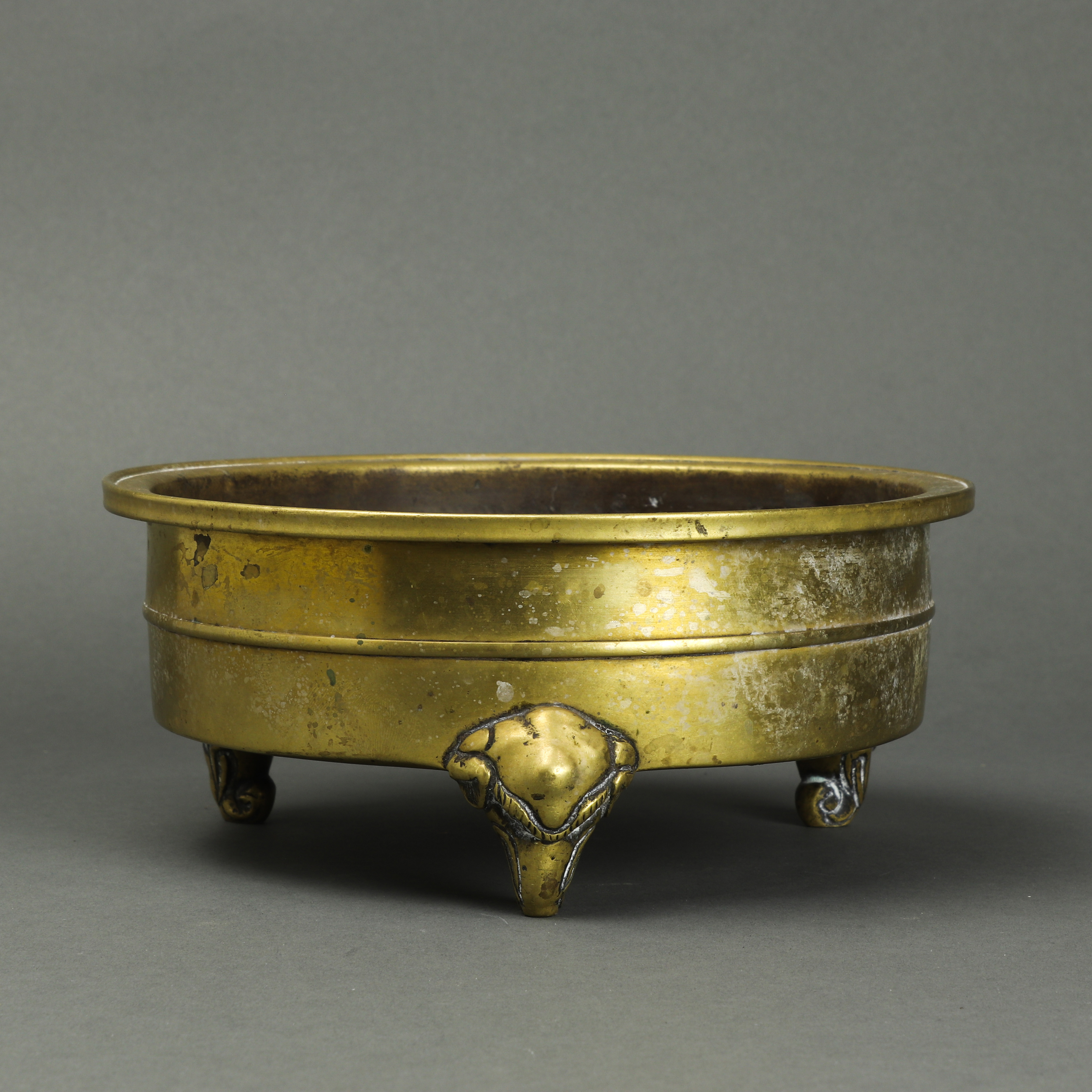 CHINESE BRONZE TRIPOD CENSER