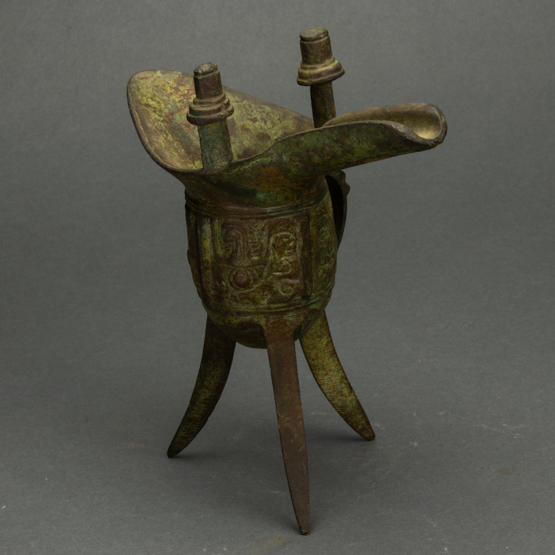 CHINESE BRONZE TRIPOD WINE VESSEL