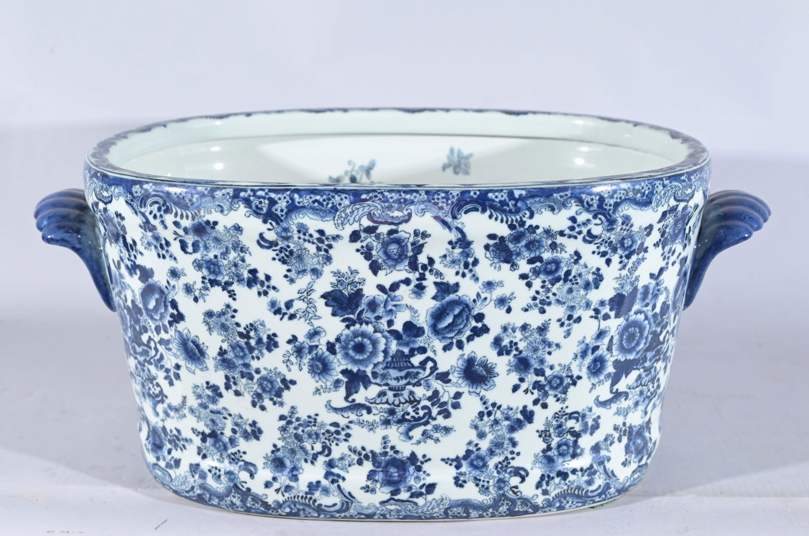 CHINESE B&W PAINTED PORCELAIN