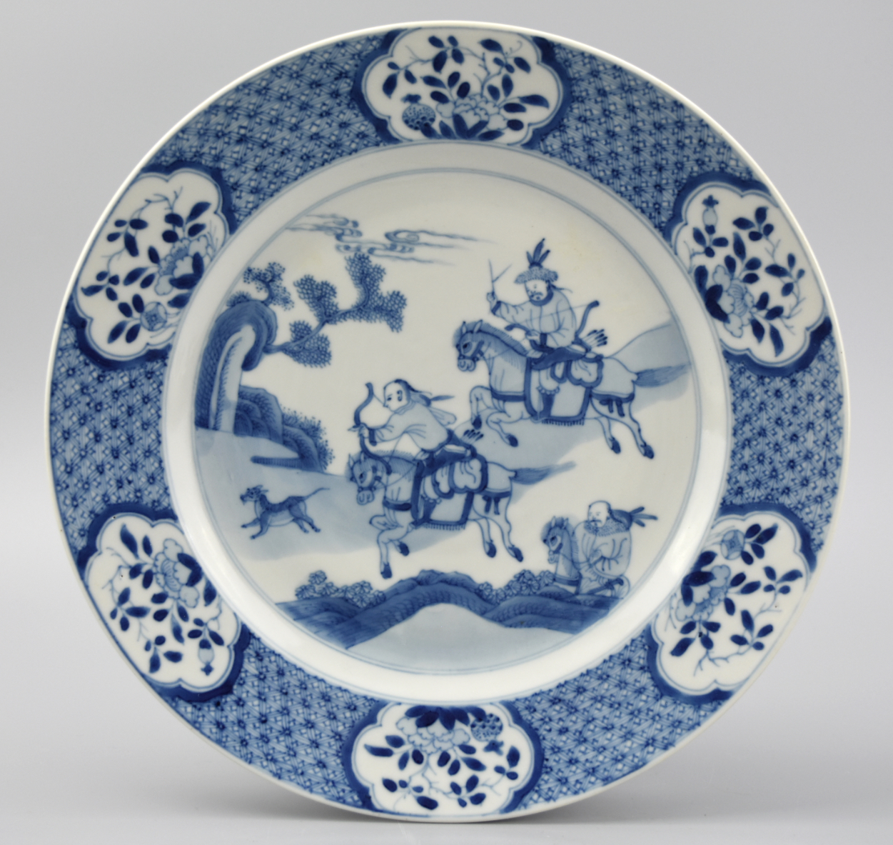 CHINESE B&W PLATE W/ HUNTING SCENE,