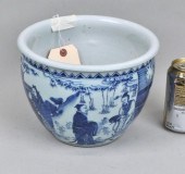 CHINESE B/W PORCELAIN JARwith