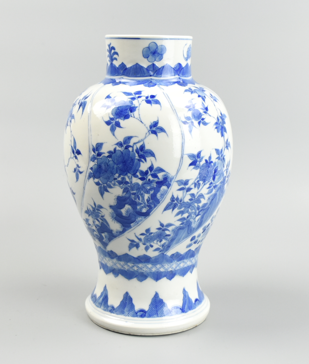 CHINESE B&W STYLIZED FLORAL VASE,
