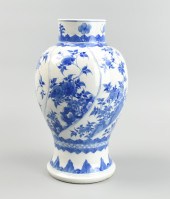 CHINESE B&W STYLIZED FLORAL VA