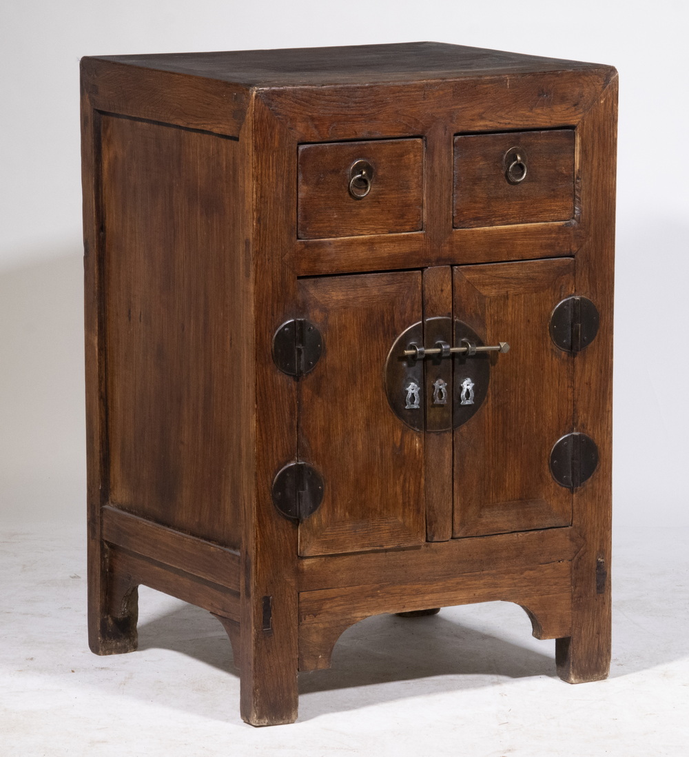CHINESE CABINET Early 20th c.