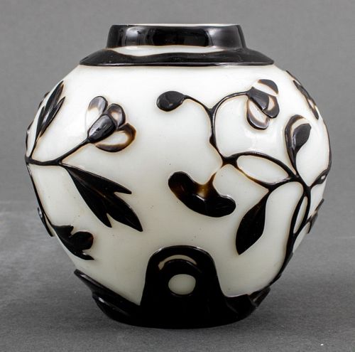 CHINESE CAMEO PEKING GLASS