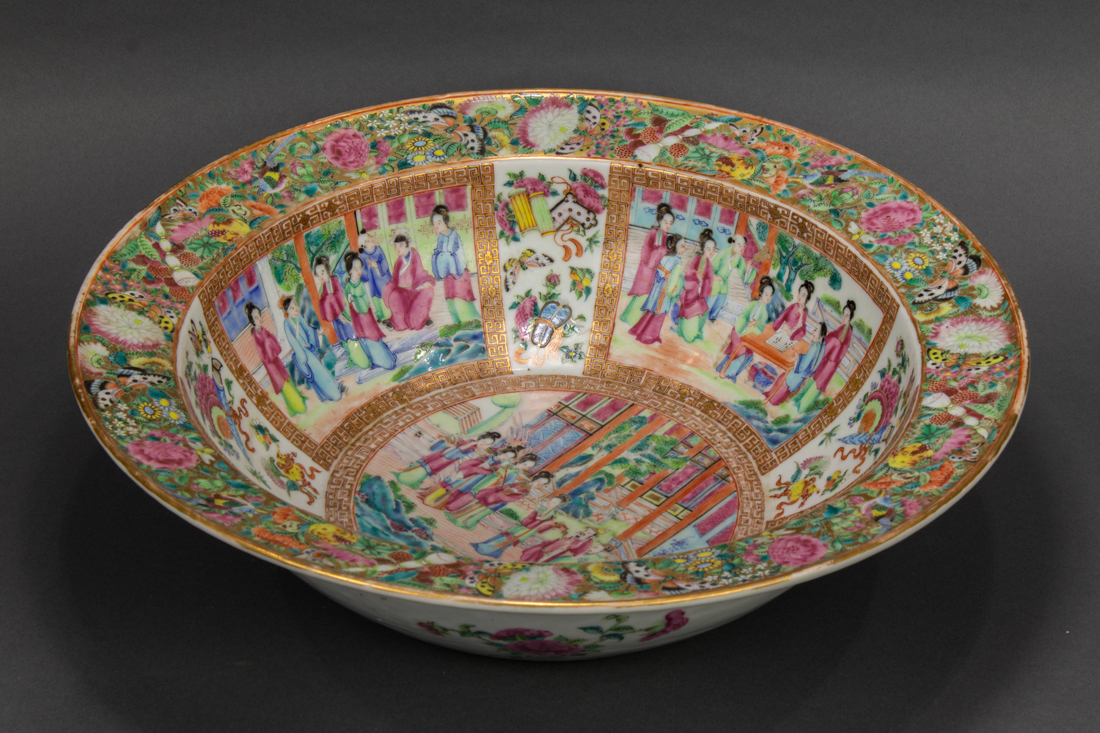 CHINESE CANTON ROSE MEDALLION