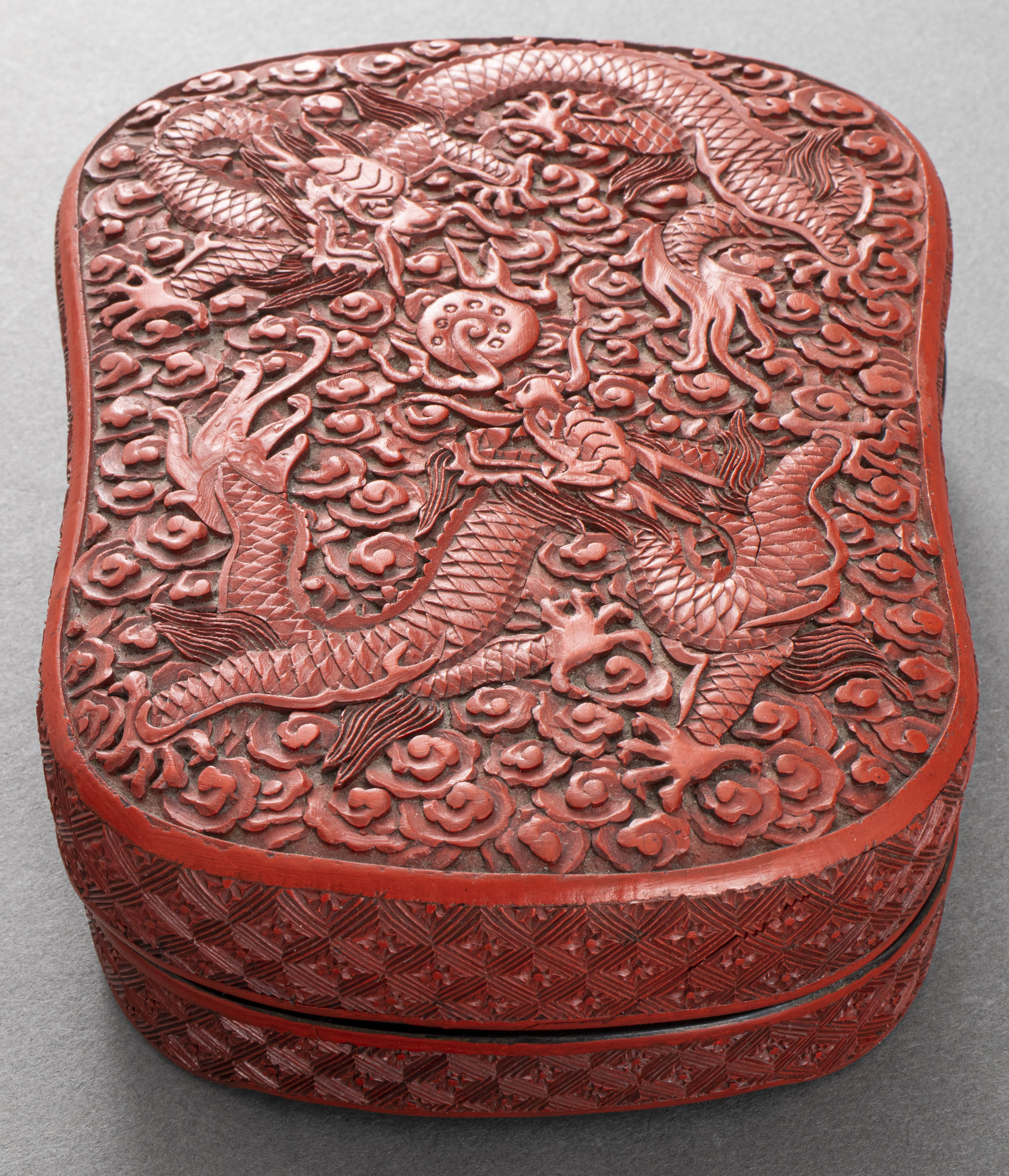 CHINESE CARVED CINNABAR LACQUER BOX