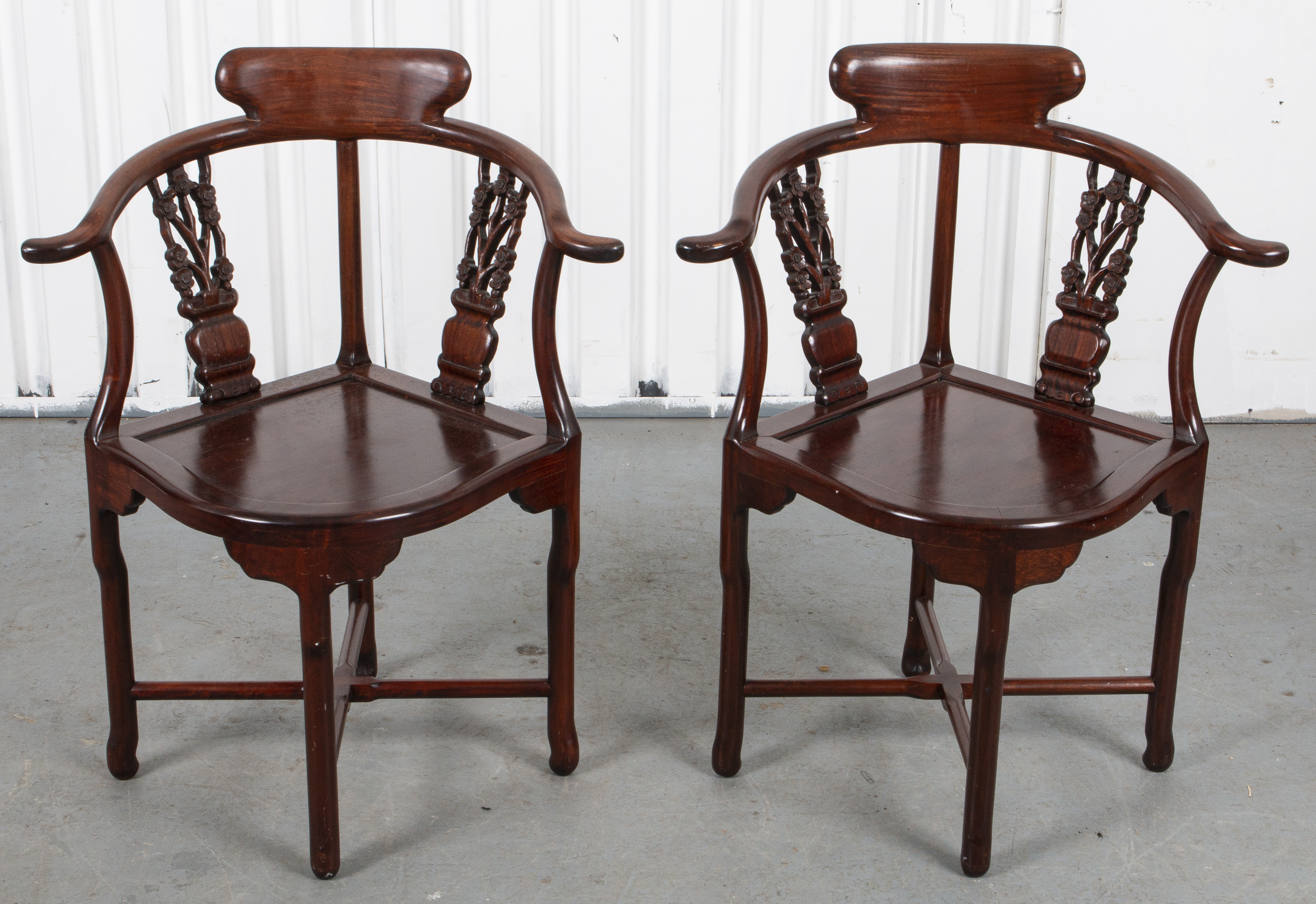 CHINESE CARVED HARDWOOD CORNER