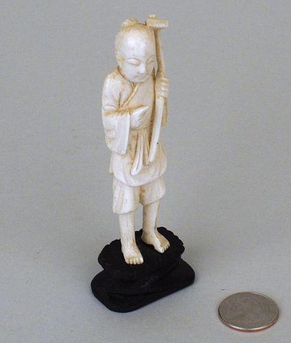 CHINESE CARVED IVORY FIGURE MAN