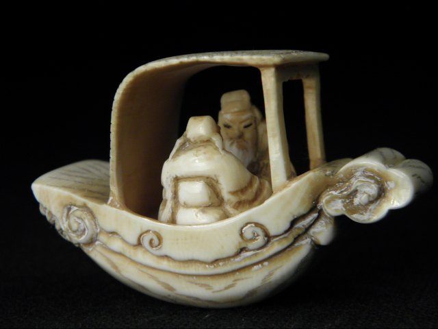 Chinese carved ivory netsuke
