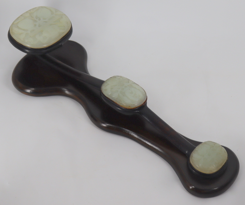CHINESE CARVED JADE RUYI SCEPTER.