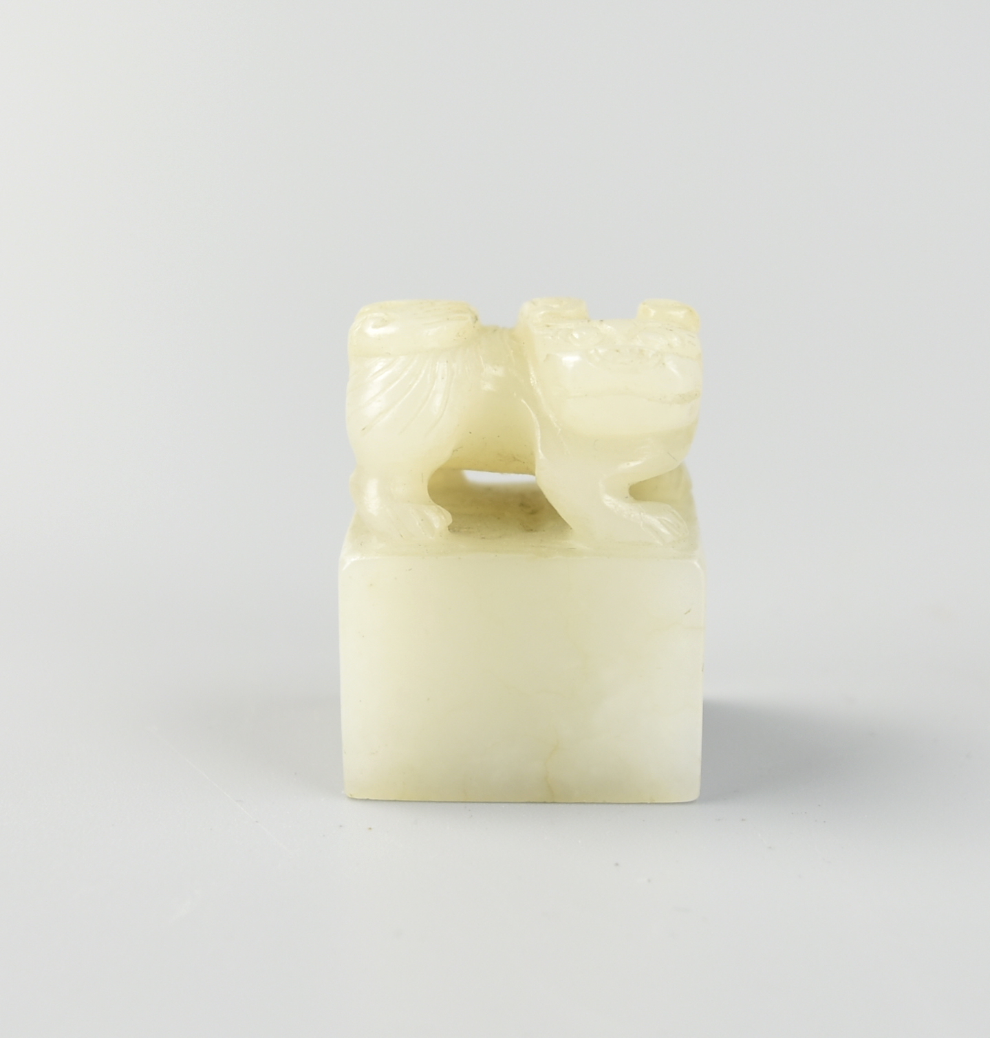 CHINESE CARVED WHITE HETIAN JADE