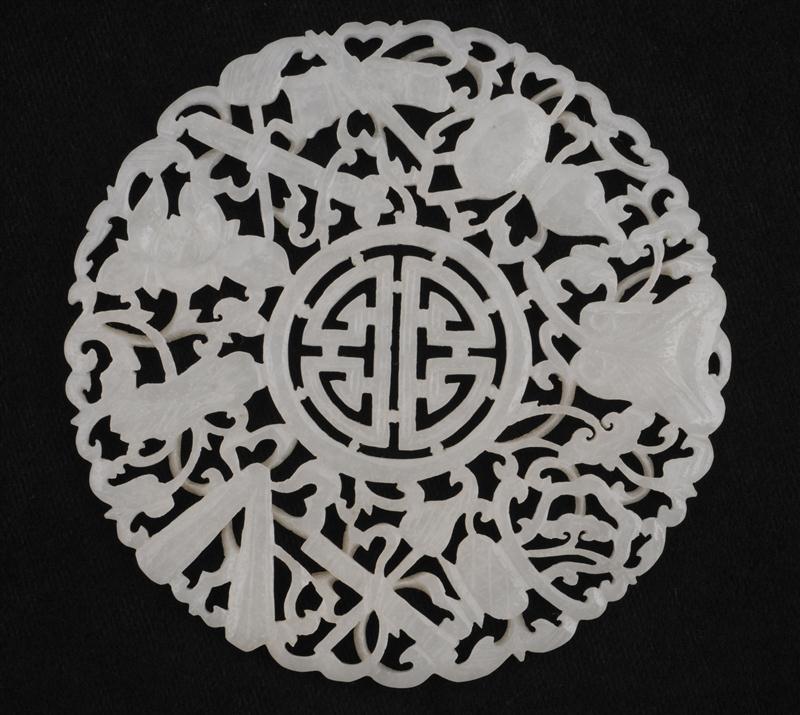 CHINESE CARVED WHITE JADE PENDANT