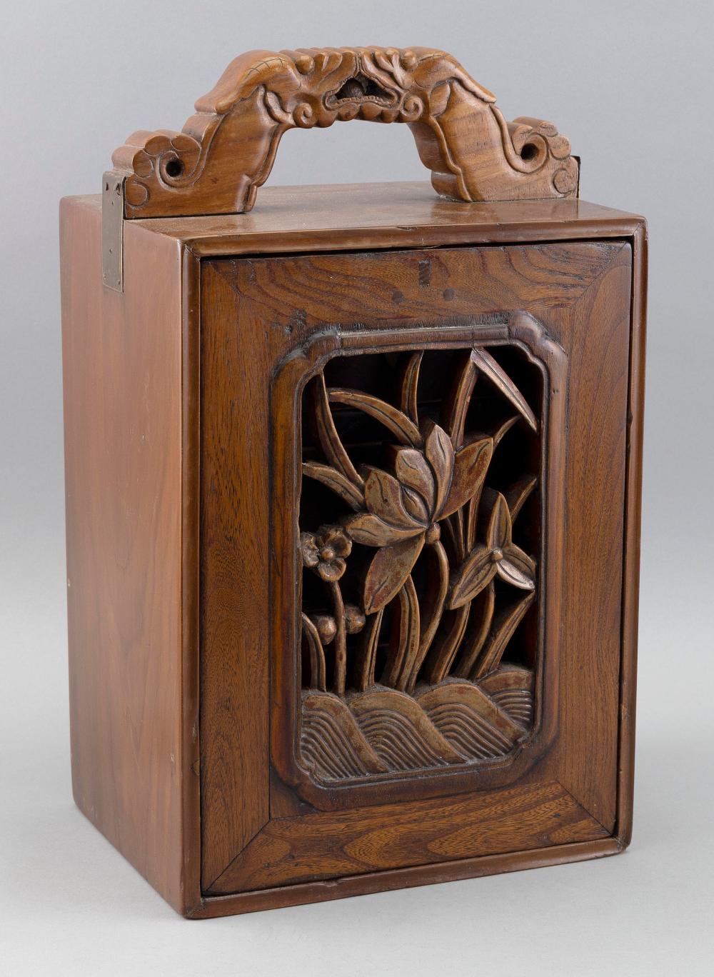 CHINESE CARVED WOODEN TRAVELING BOX