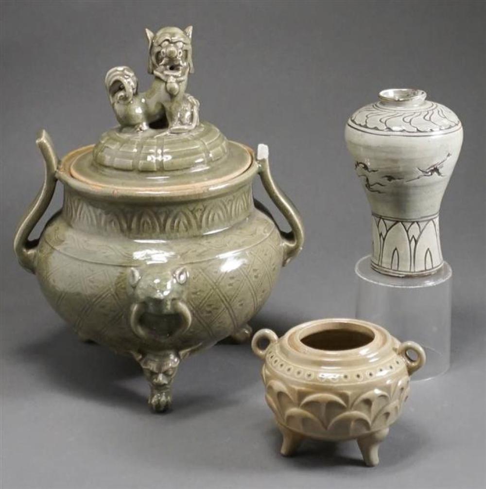 CHINESE CELADON COVERED CENSER