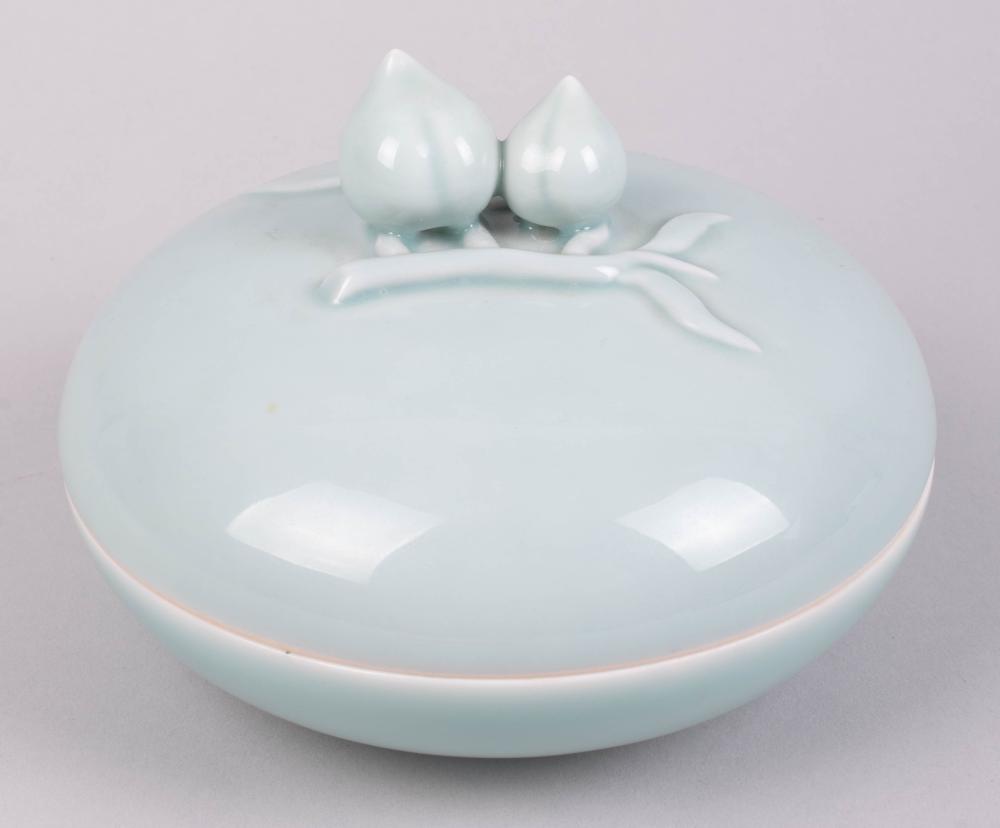 CHINESE CELADON COVERED DISH,