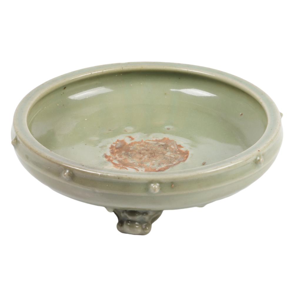 CHINESE CELADON GLAZE TRIPOD