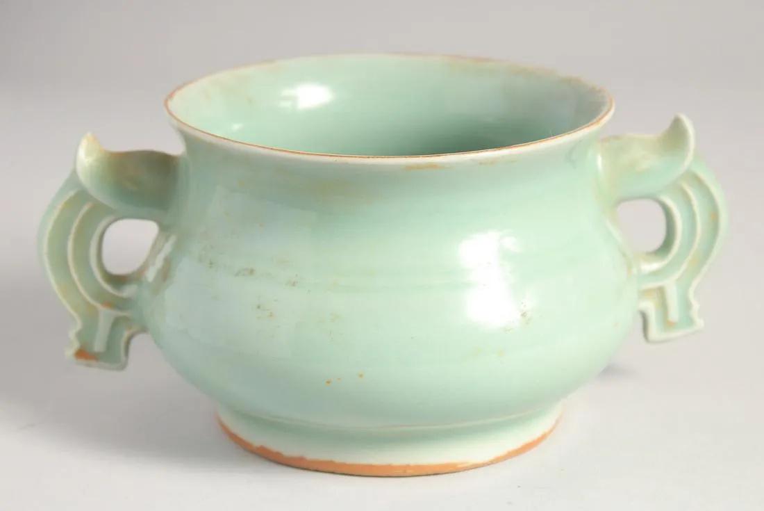 CHINESE CELADON GLAZE TWIN HANDLE