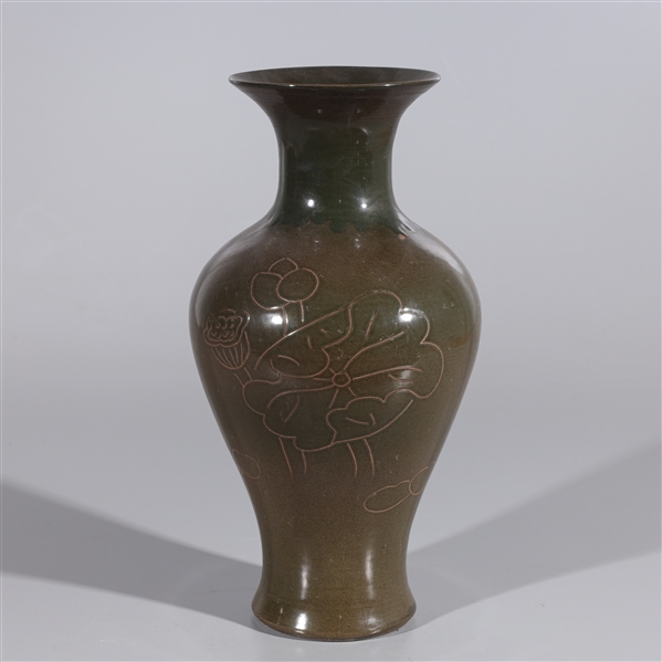 Chinese celadon glazed vase with
