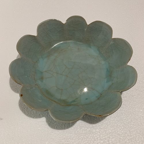 CHINESE CELADON PETAL RIM DISHA