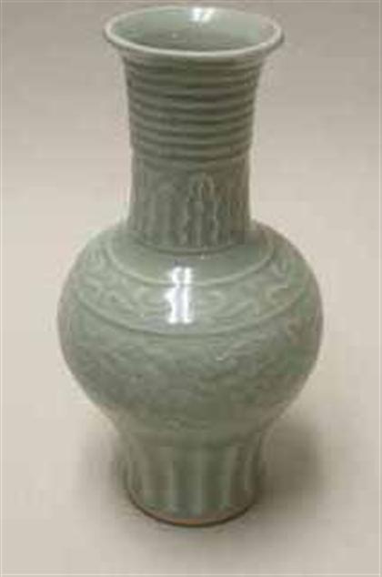 Chinese celadon vase    18/19th