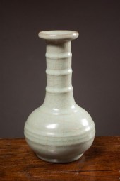CHINESE CELADON VASE, OF BULBO