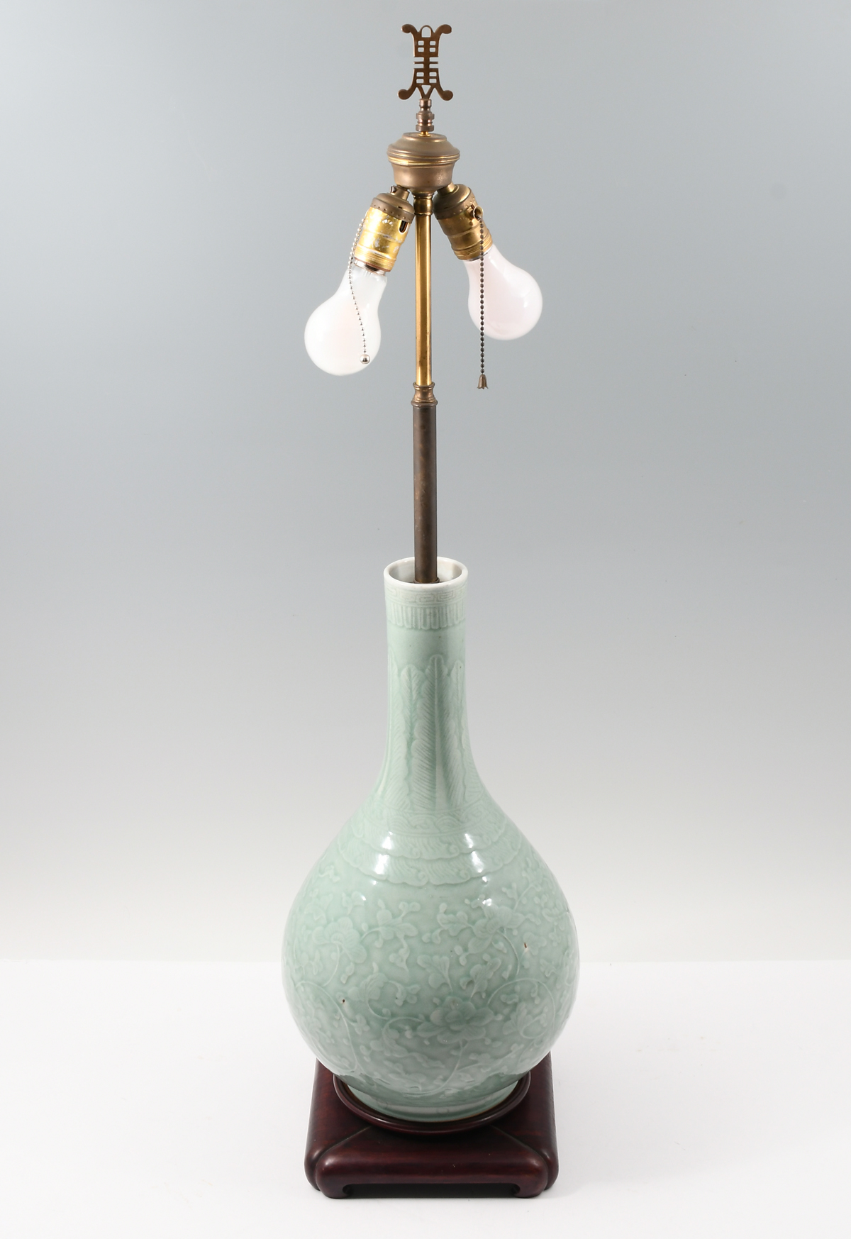 CHINESE CELADON VASE TABLE LAMP: