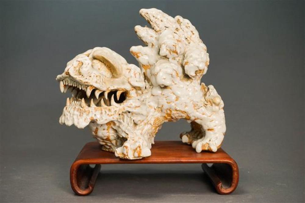 CHINESE CERAMIC FIGURE OF A FOO