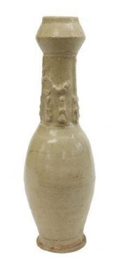 CHINESE CERAMIC GARLIC HEAD VA