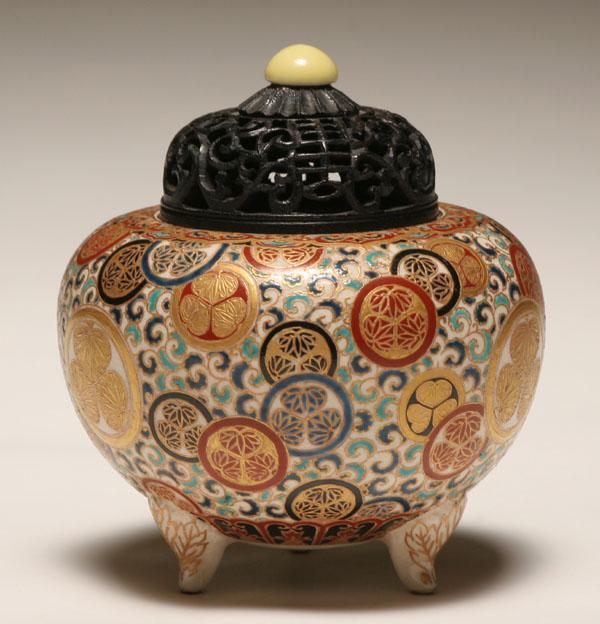 Chinese ceramic lidded jar;