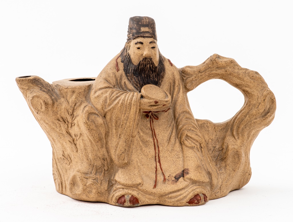 CHINESE CERAMIC TEAPOT IN FORM OF