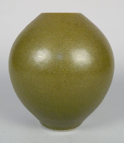 CHINESE CERAMIC VASEChinese ceramic