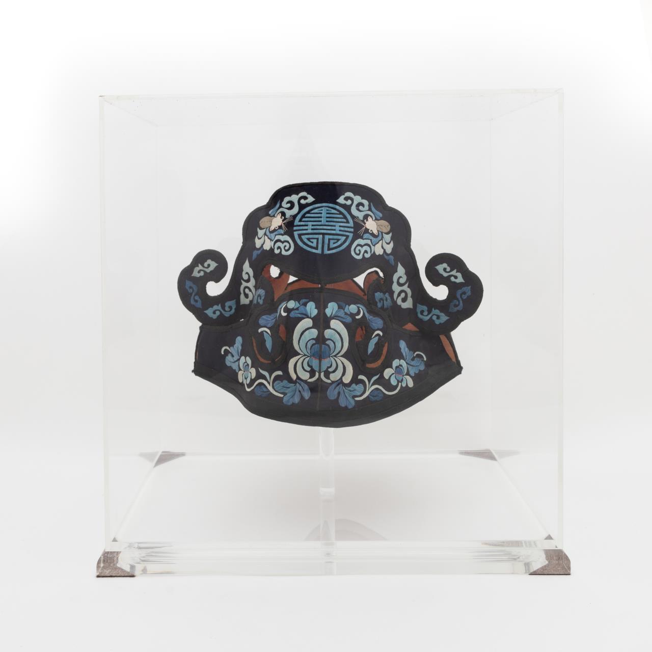 CHINESE CHILD'S SILK HAT IN ACRYLIC
