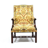 CHINESE CHIPPENDALE STYLE CARV