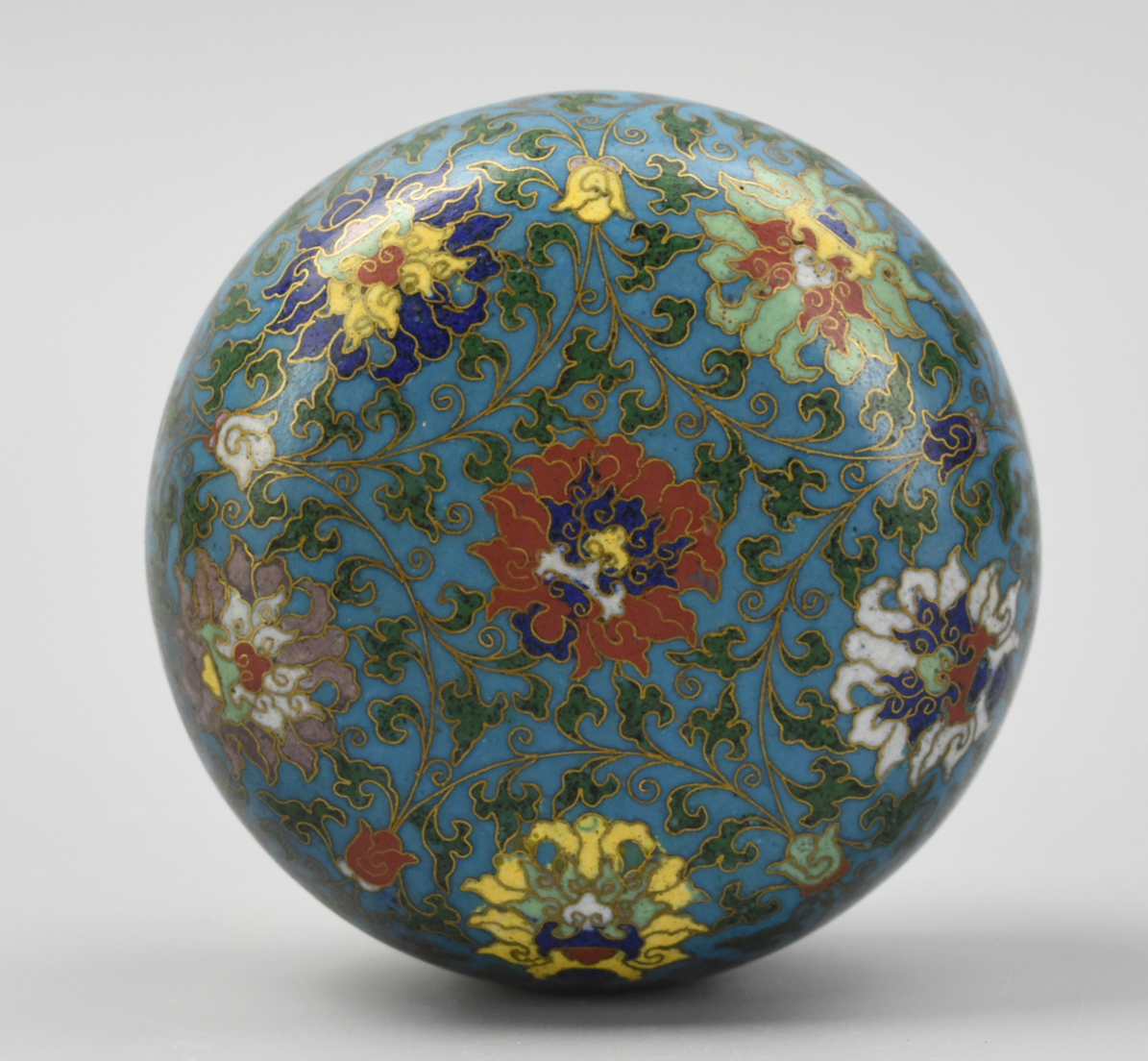 CHINESE CIRCULAR CLOISONNE BOX W/