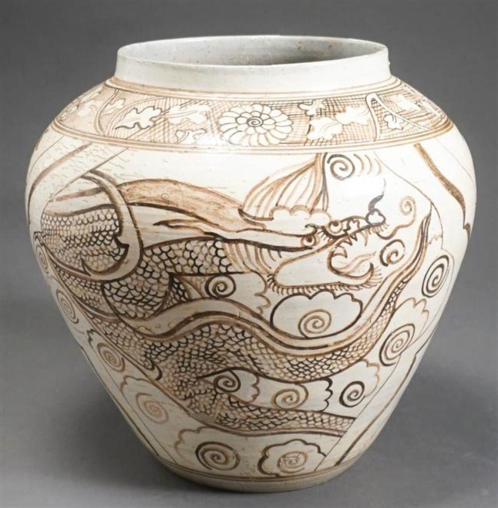 CHINESE CIZHOU JAR, H: 10 INChinese