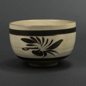 CHINESE CIZHOU WARE FLORAL BOW