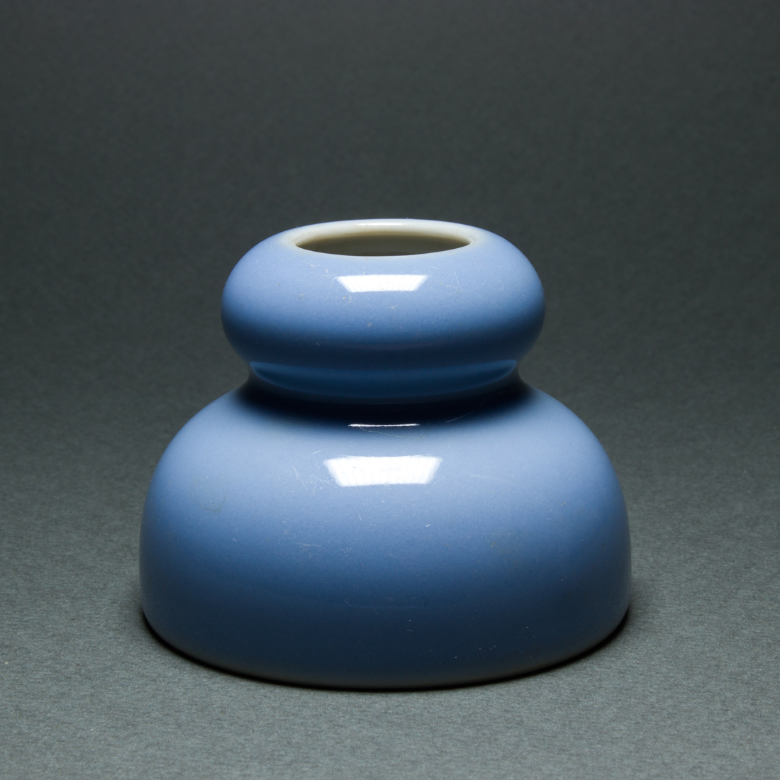 CHINESE CLAIRE-DE-LUNE GLAZED WATER