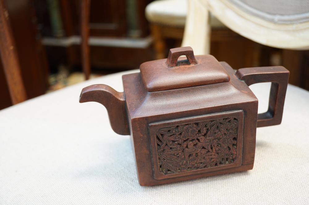 CHINESE CLAY TEAPOTChinese clay