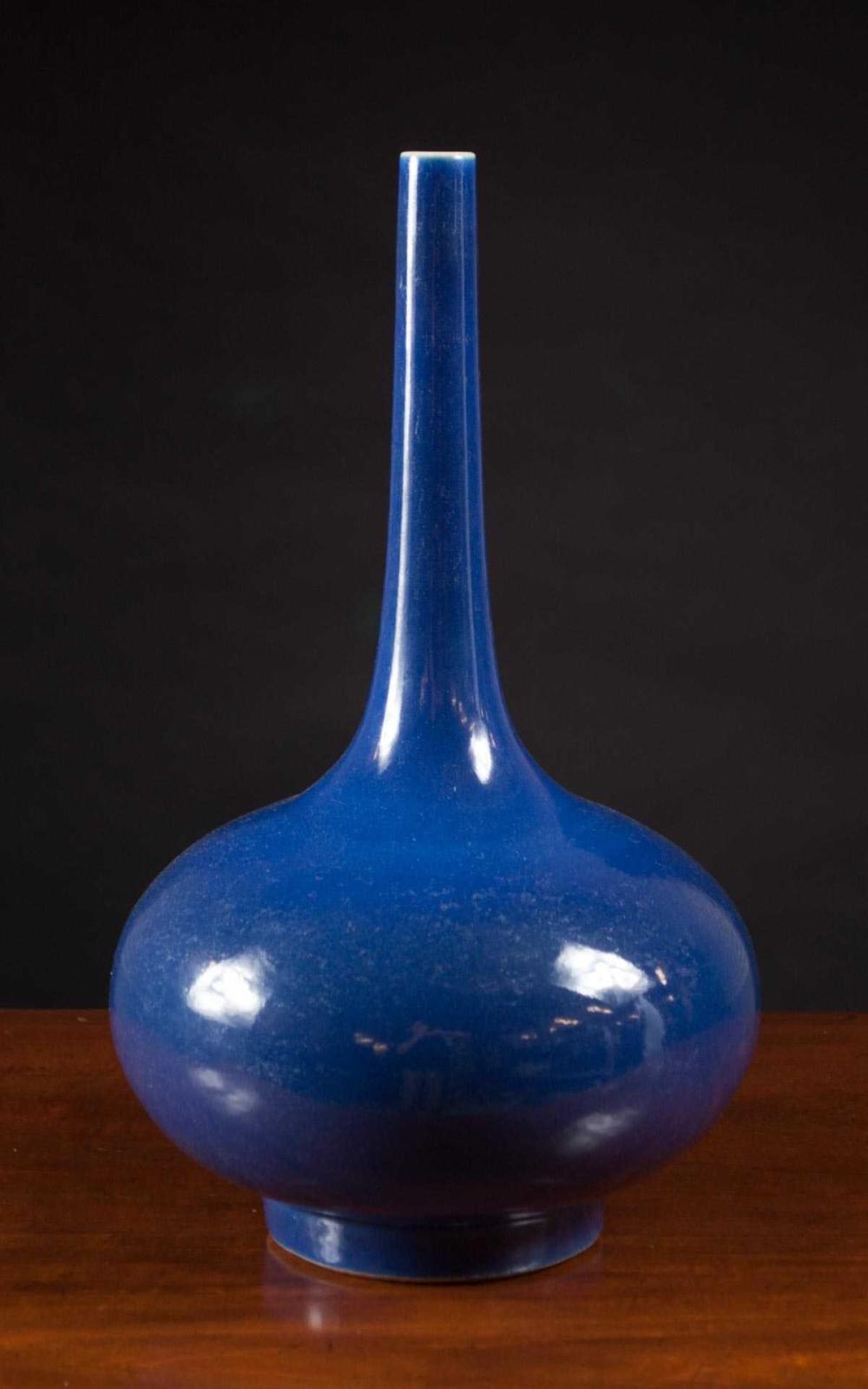 CHINESE COBALT BLUE PORCELAIN VASE,