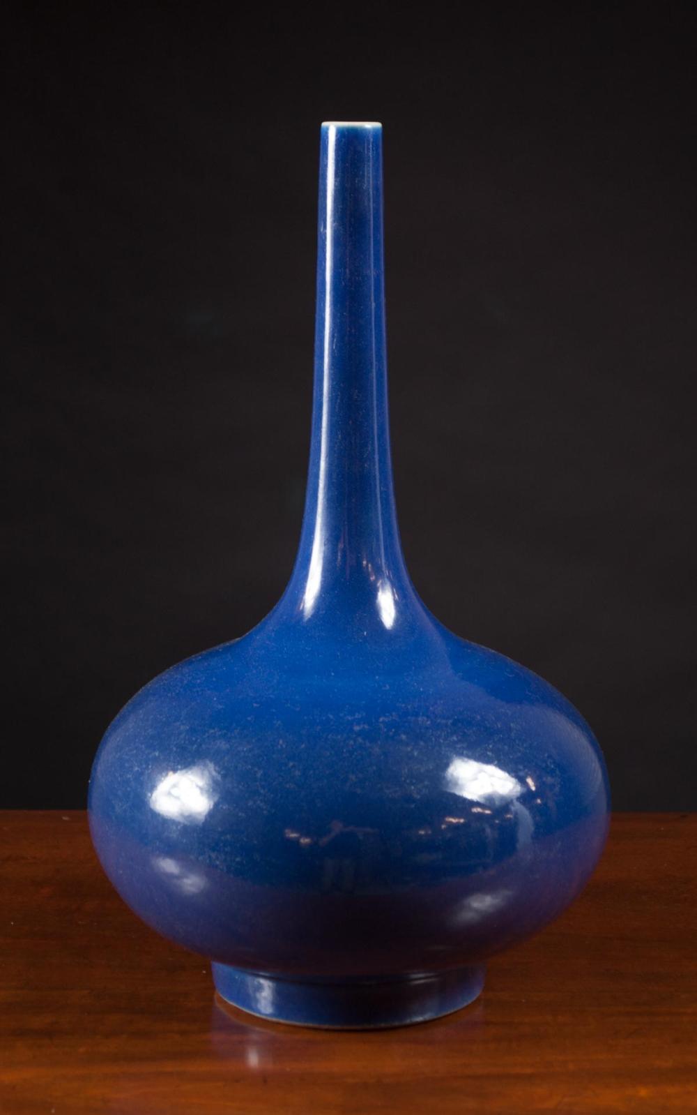 CHINESE COBALT BLUE PORCELAIN VASE,