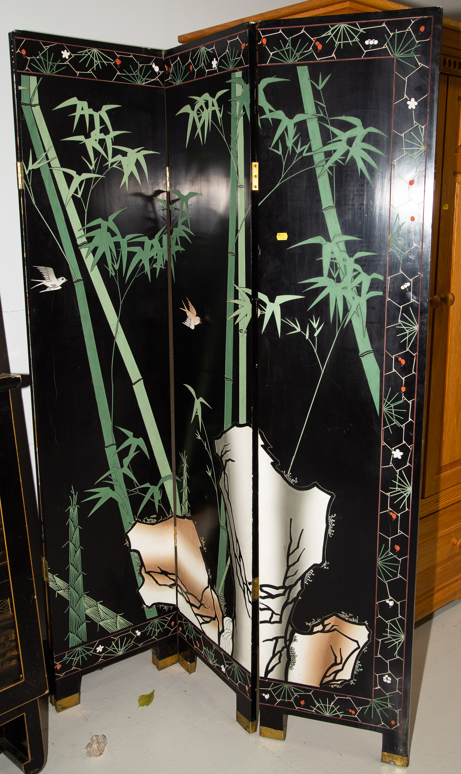 CHINESE COROMANDEL LACQUER SCREEN