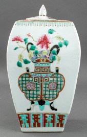 CHINESE COVERED FAMILLE ROSE C