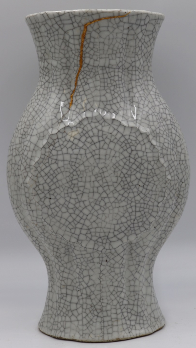 CHINESE CRACKLE-GLAZE VASE WITH