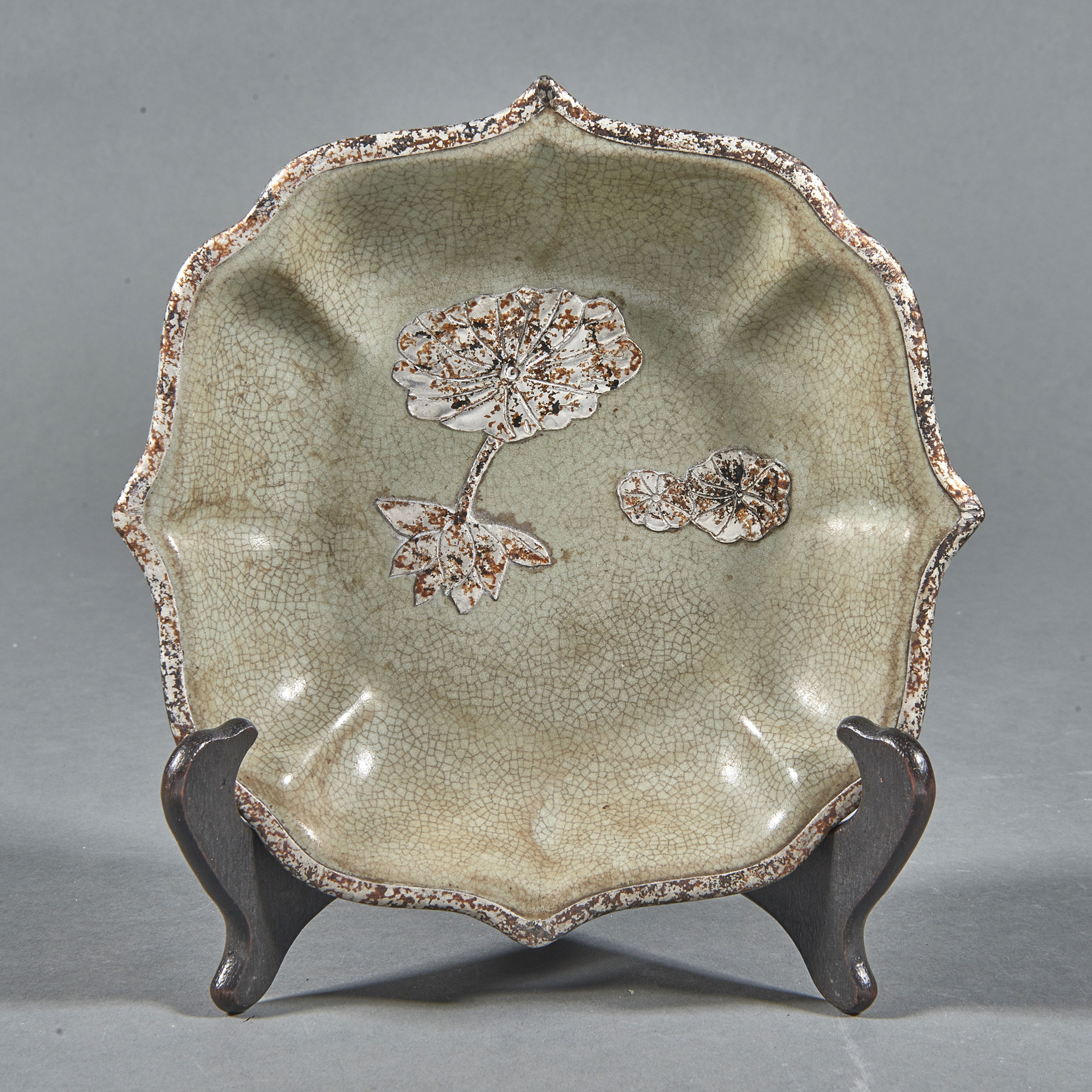 CHINESE CRACKLE GLAZED FOLIATED