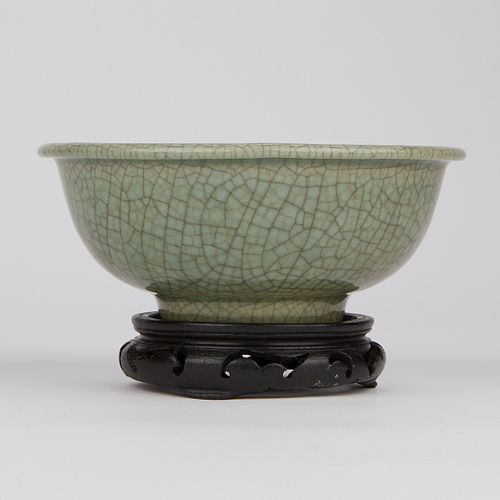 CHINESE CRACKLED CELADON BOWL W/