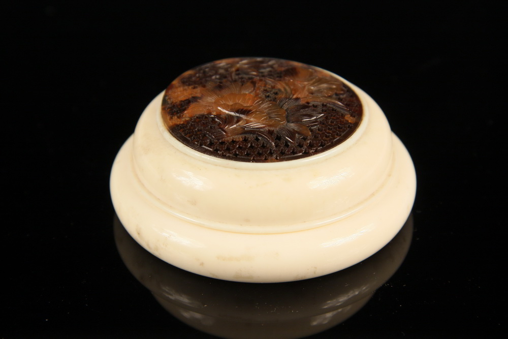 CHINESE CRICKET BOX - 19th c