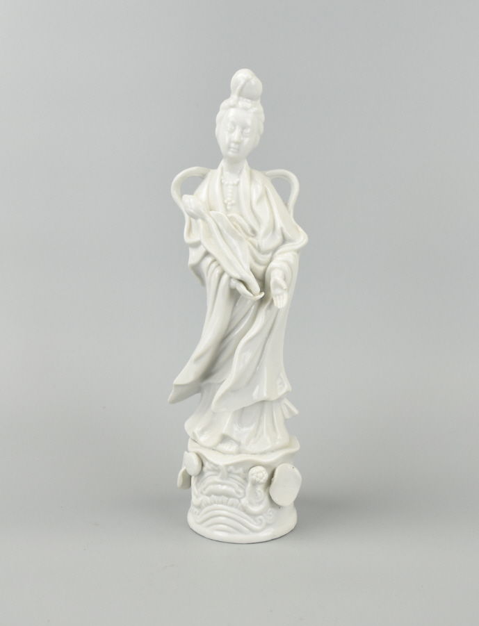 CHINESE DEHUA GUANYIN STATUE,
