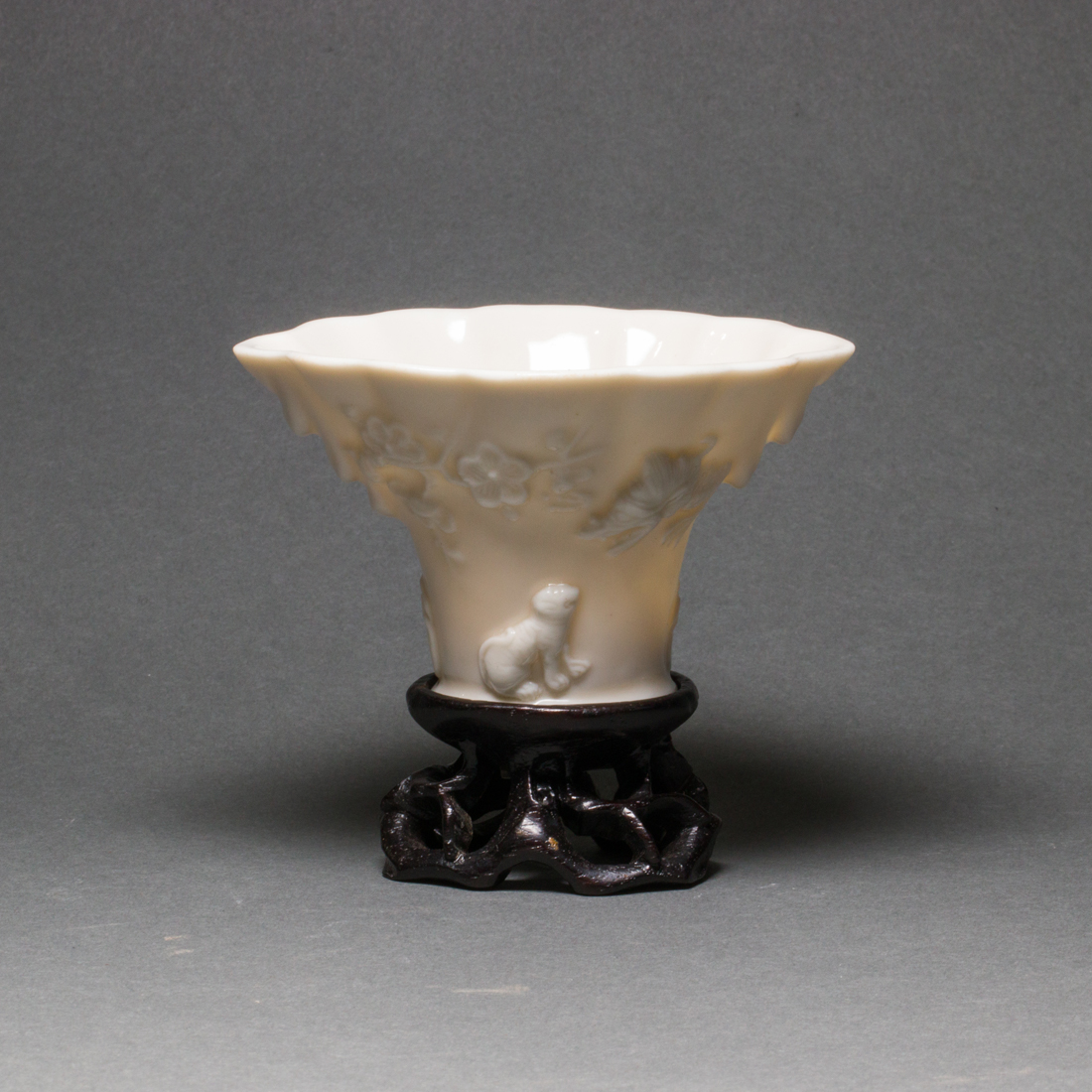 CHINESE DEHUA MOLDED LIBATION CUP